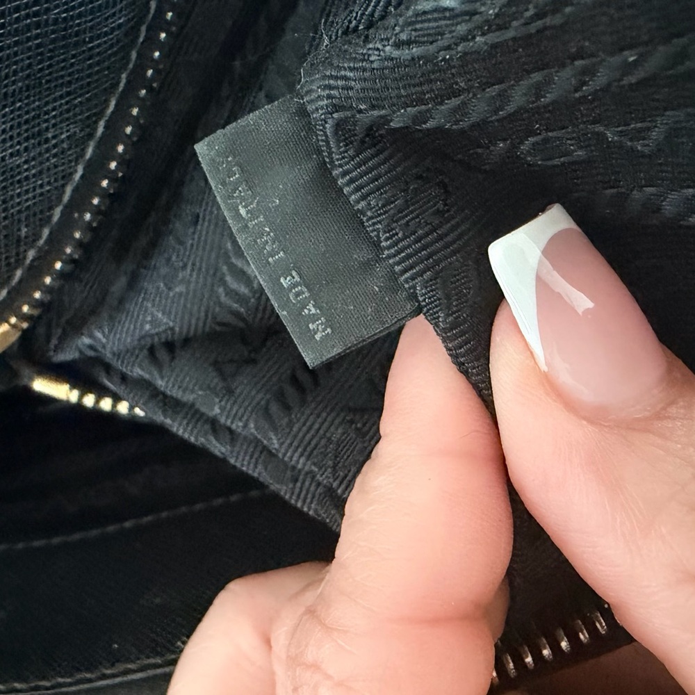 Prada Black Saffiano Lux Leather Galleria Double Zip Medium - Picture 9 of 9